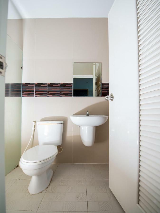 Ferienwohnung Oyo 303 Phoomjai House Chalong Exterior foto